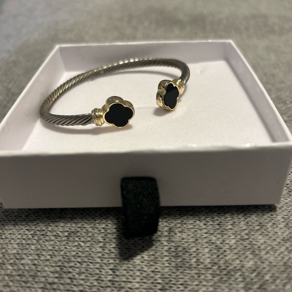 Clover bracelet